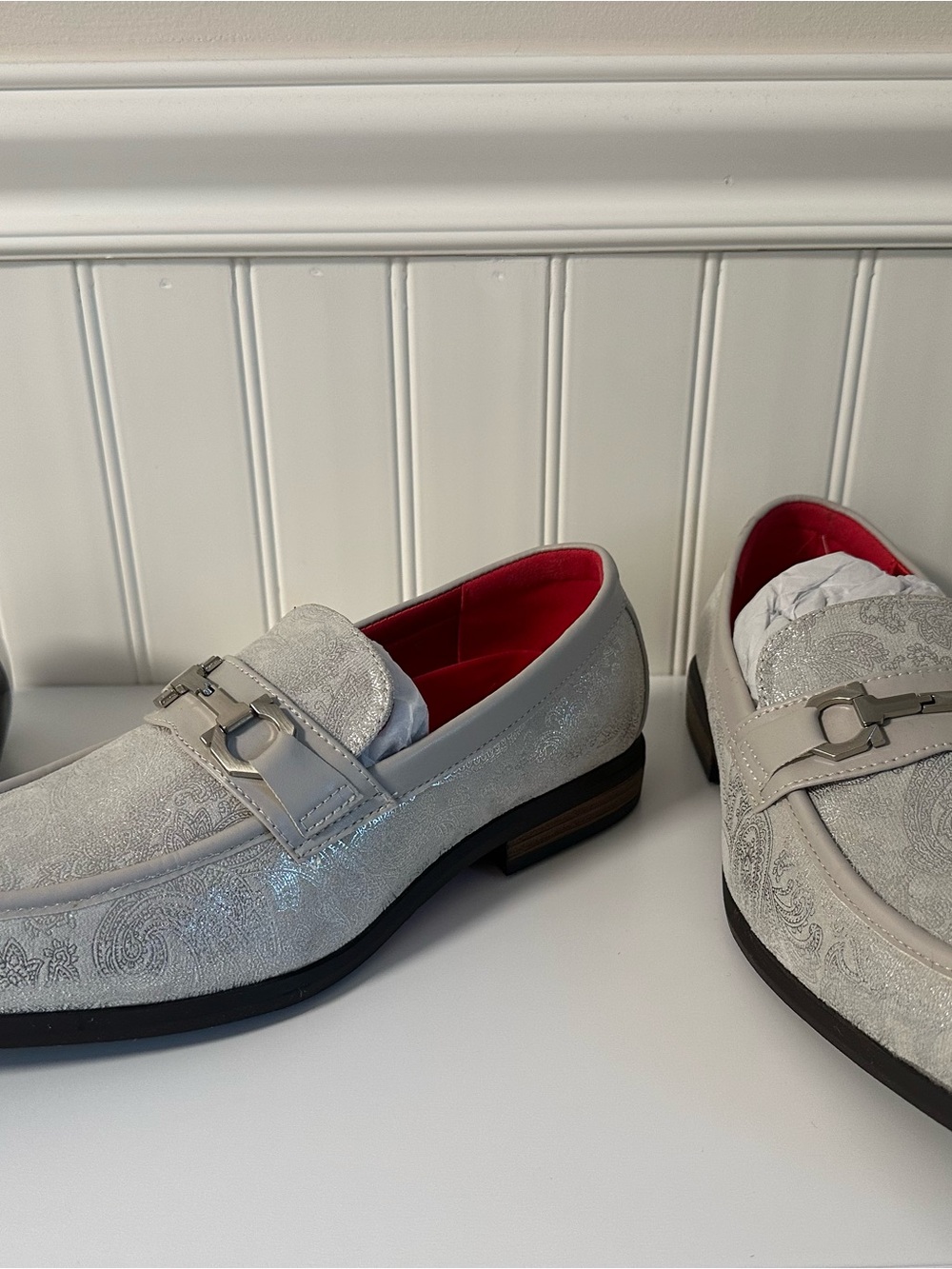 Men's Silver Gray Paisley Slip-On Loafers with Red Lining - Size 8